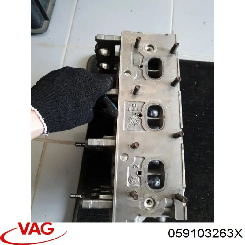 Głowica cylindrów Audi Q7 SUV (4LB) (2006 - 2016) cena, od 606,19 USD