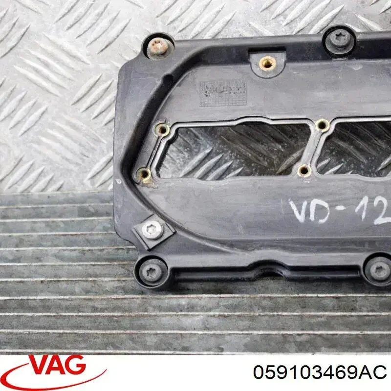 Do koszyka 059103469AC VAG Pokrywa zaworowa lewa