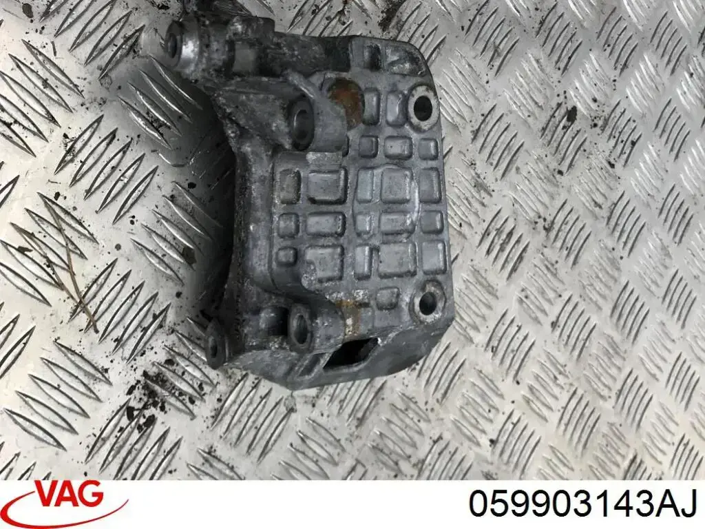  Wspornik alternatora Audi A7 