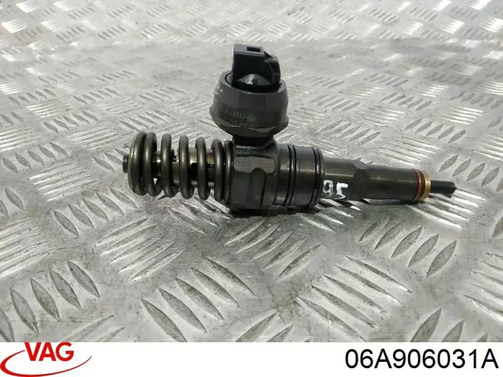 Wtryskiwacz paliwa VAG 06A906031A