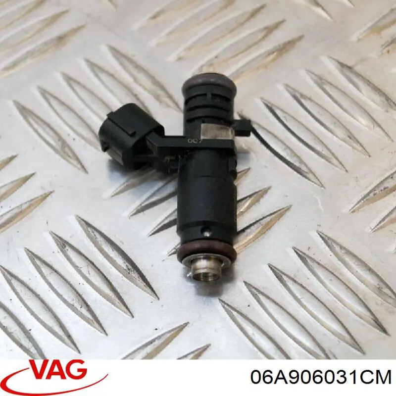 Wtryskiwacz paliwa 06A906031CM VAG