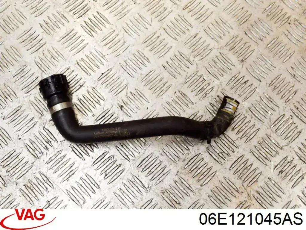 Do koszyka 06E121045AS VAG Przewód (króciec) układu chłodzenia