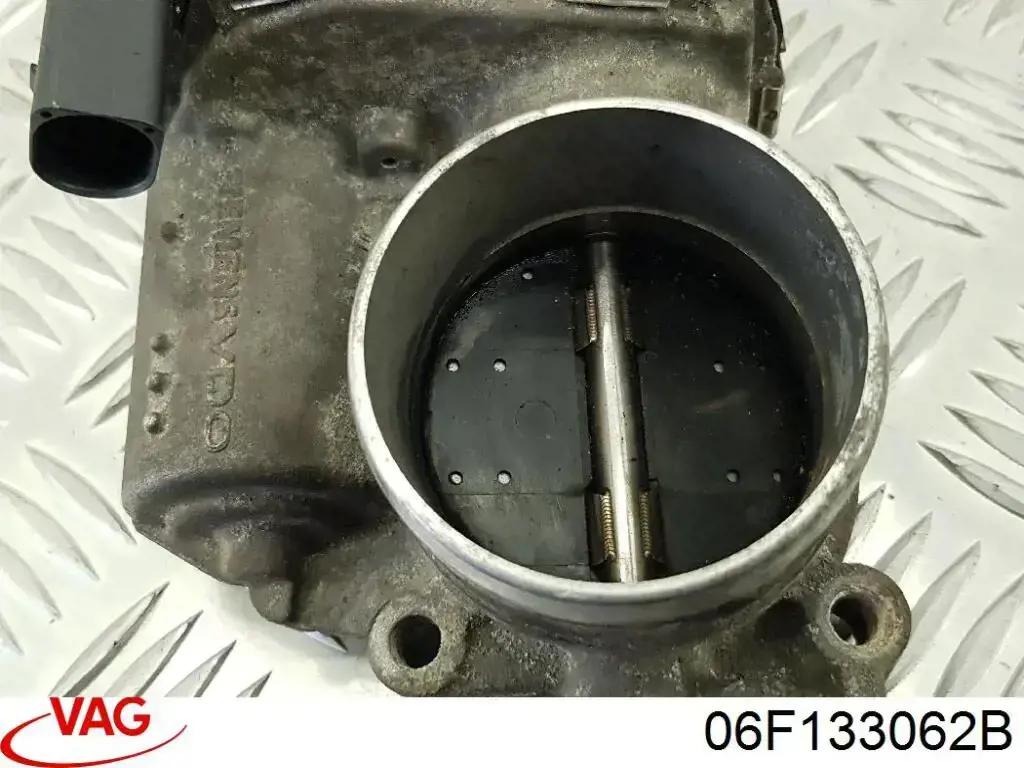 Do koszyka 06F133062B VAG Przepustnica, komplet