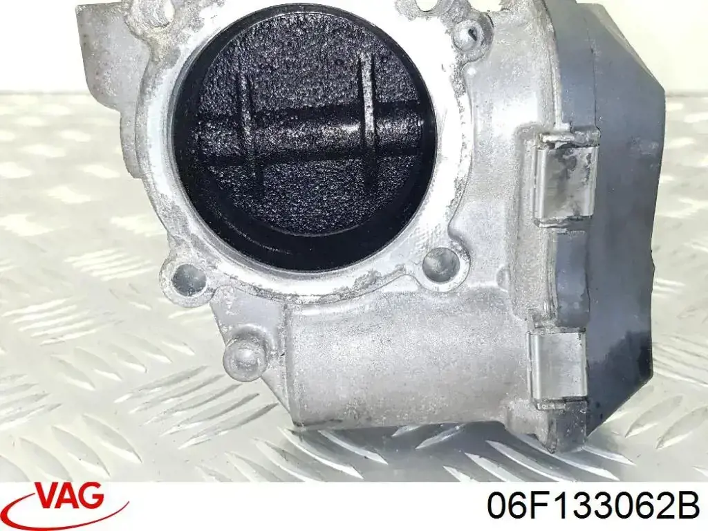 Przepustnica, komplet 06F133062B VAG