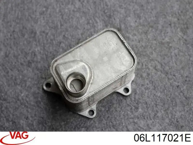 Chłodnica oleju, pod filtrem VAG 06L117021E cena, od 36,88 USD