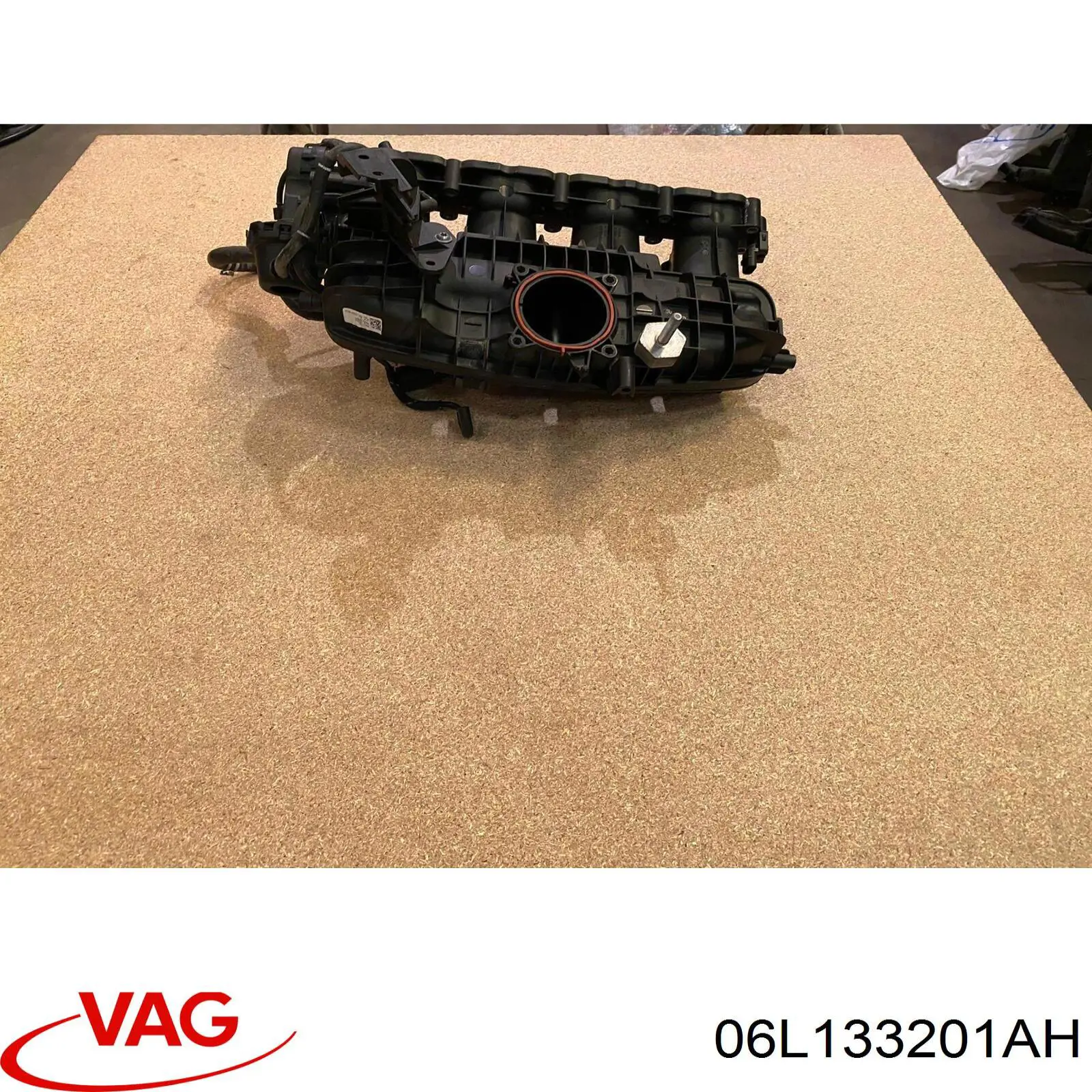 Kolektor ssący VAG 06L133201AH cena, od 228,56 USD