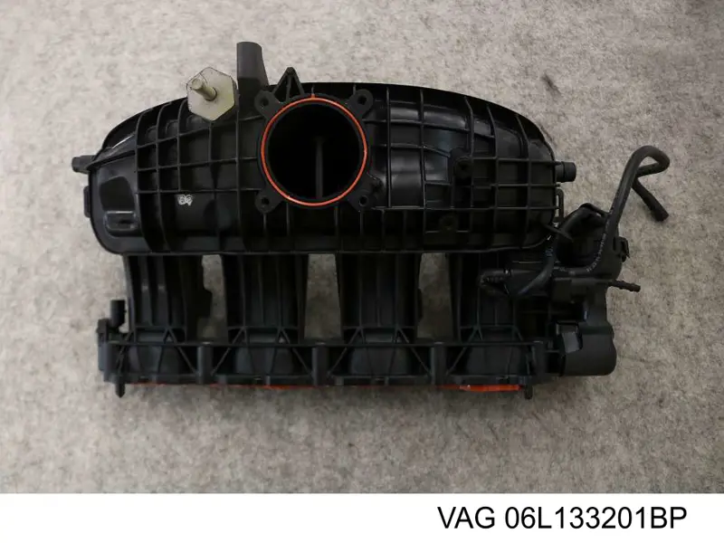 Kolektor ssący VAG 06L133201BP cena, od 176,83 USD