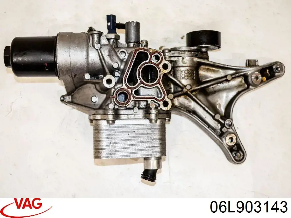 Do koszyka 06L903143 VAG Wspornik alternatora