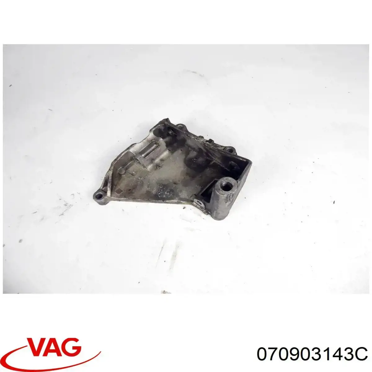  Wspornik alternatora Volkswagen Touareg 1