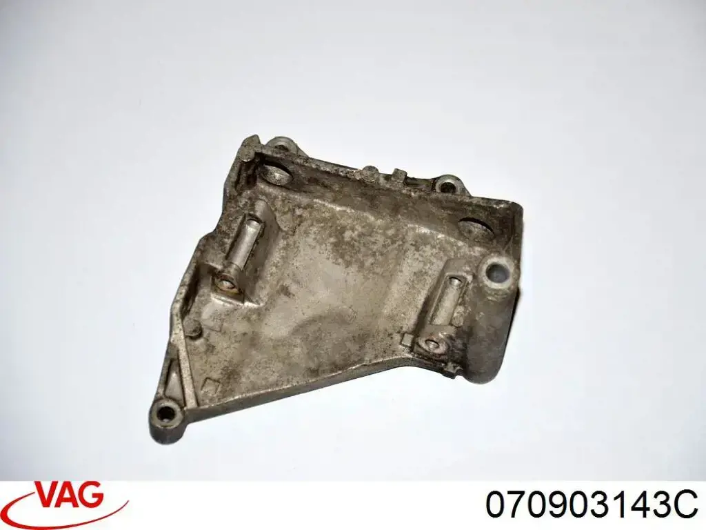 Wspornik alternatora do Volkswagen Touareg I 7LA, 7L6, 7L7