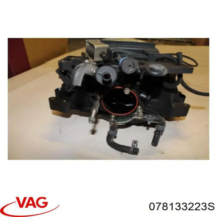 Do koszyka Kolektor ssący Audi A4 B5 8D2