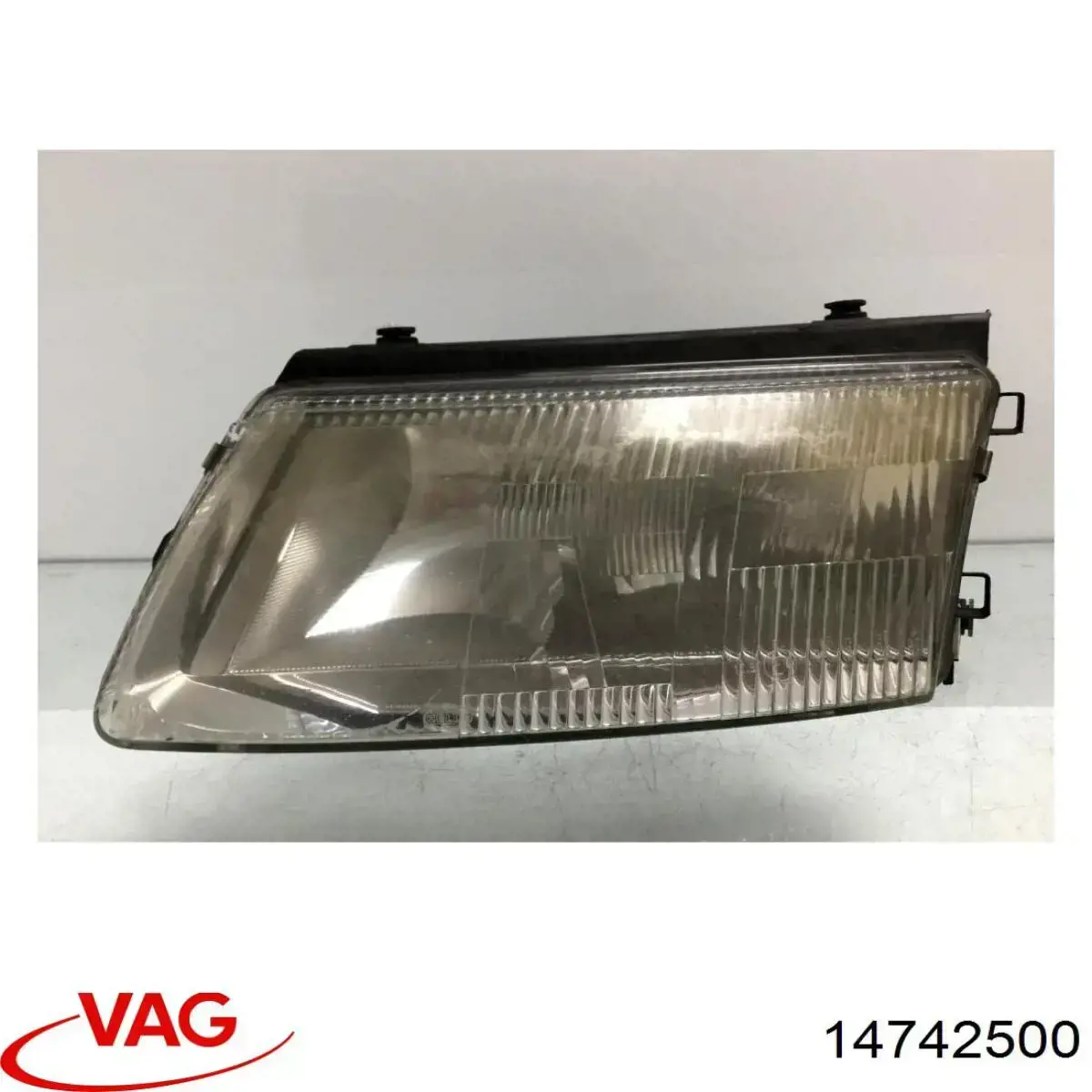 Reflektor lewy VAG 14742500 cena, od 69,81 USD