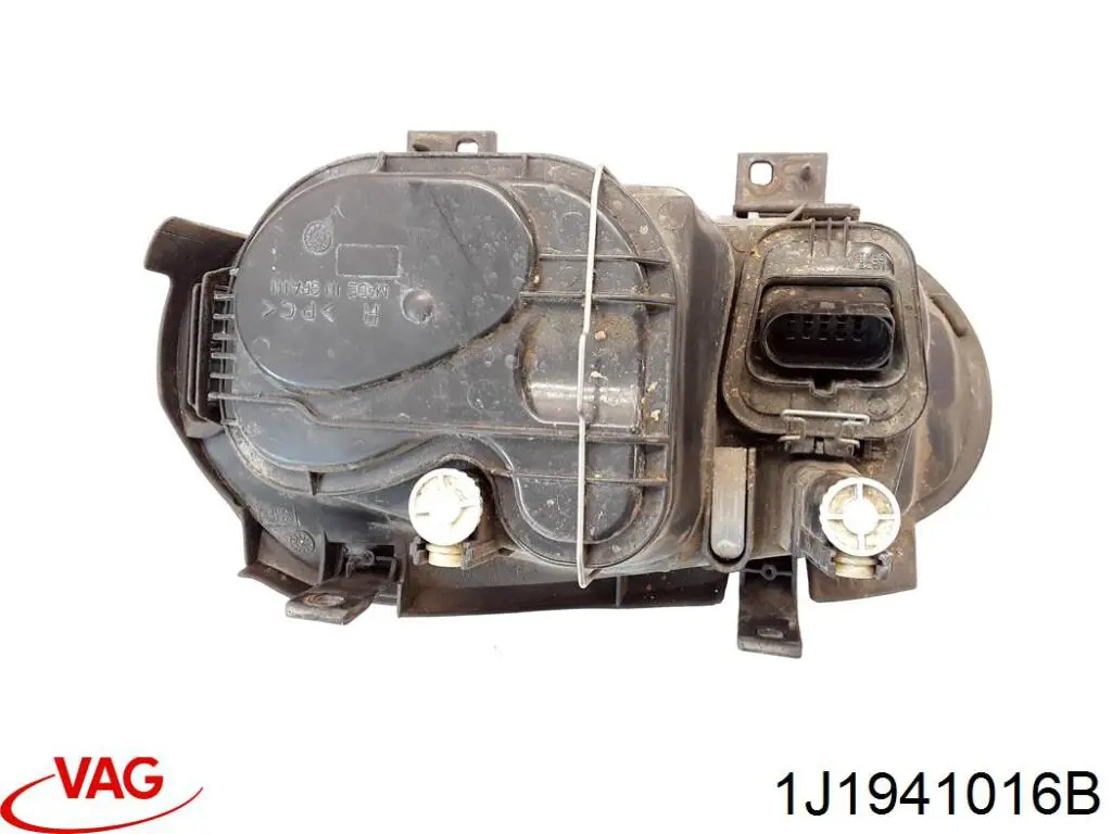 Reflektor prawy VAG 1J1941016B cena, od 100,98 USD