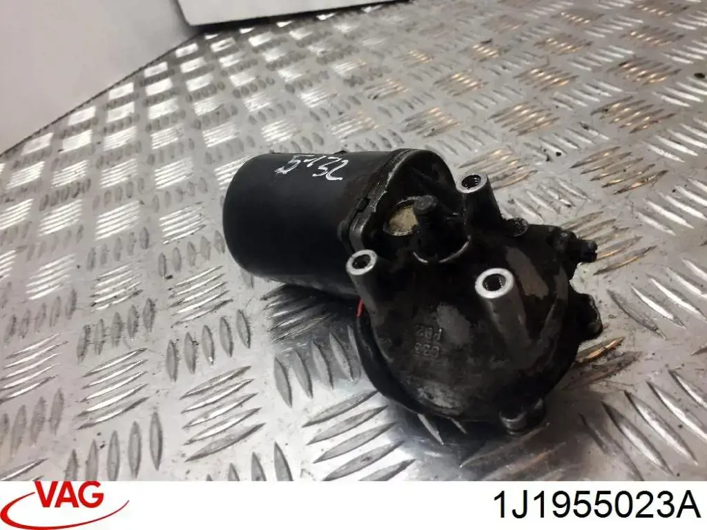 Silniczek wycieraczki szyby przedniej VAG 1J1955023A