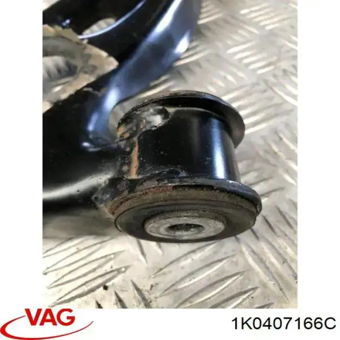 Wahacz zawieszenia przedniego dolny prawy 1K0407166C VAG
