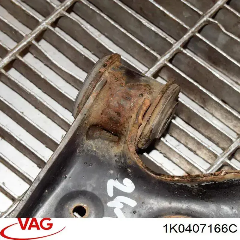 Wahacz zawieszenia przedniego dolny prawy VAG 1K0407166C cena, od 69,81 USD
