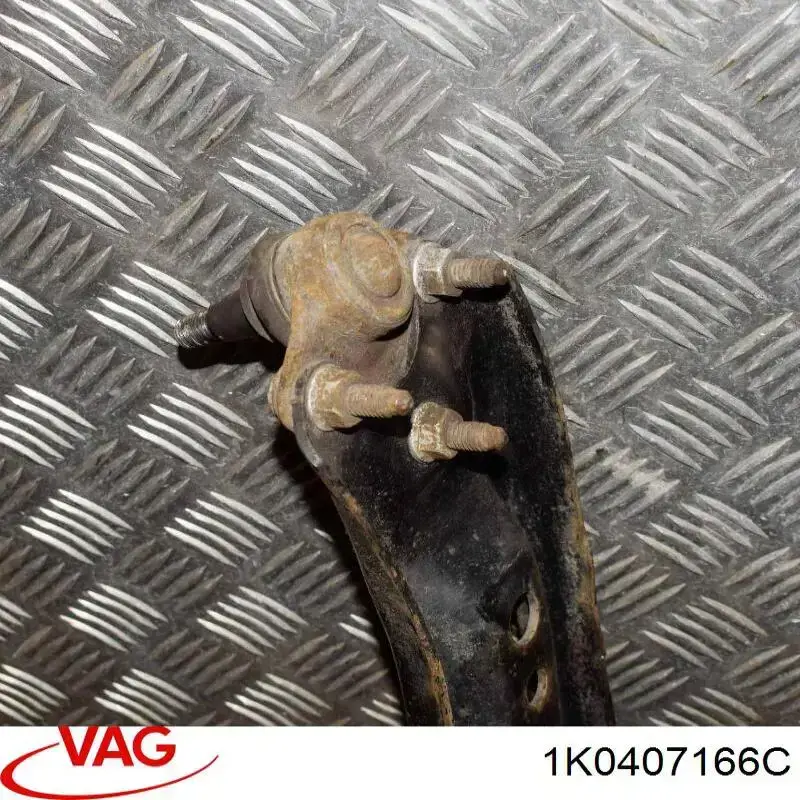 Wahacz zawieszenia przedniego dolny prawy 1K0407166C VAG