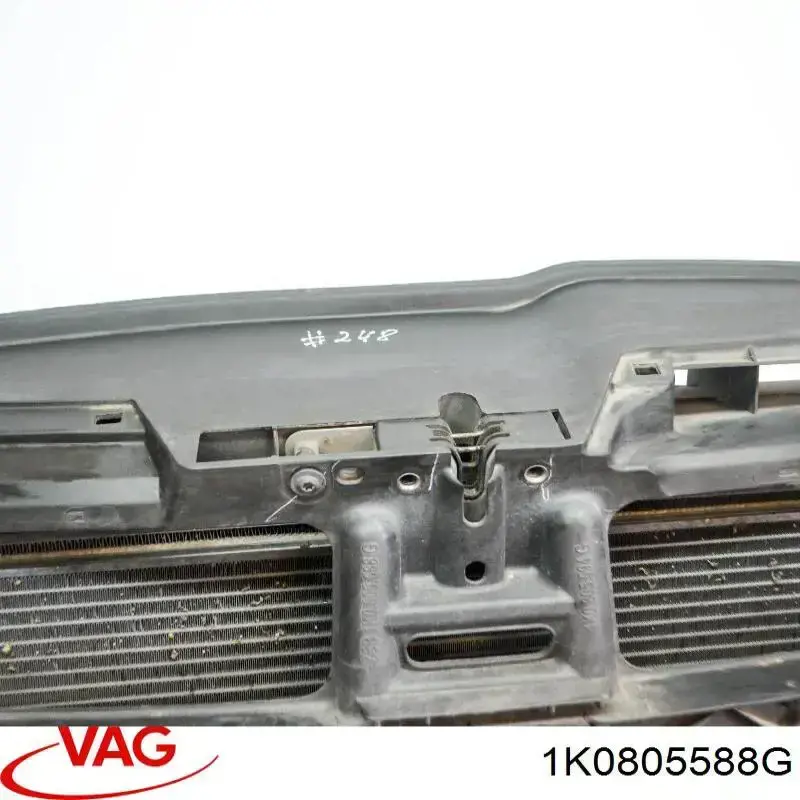 Do koszyka 1K0805588G VAG Osłona chłodnicy kompletna (panel mocowania reflektorów)