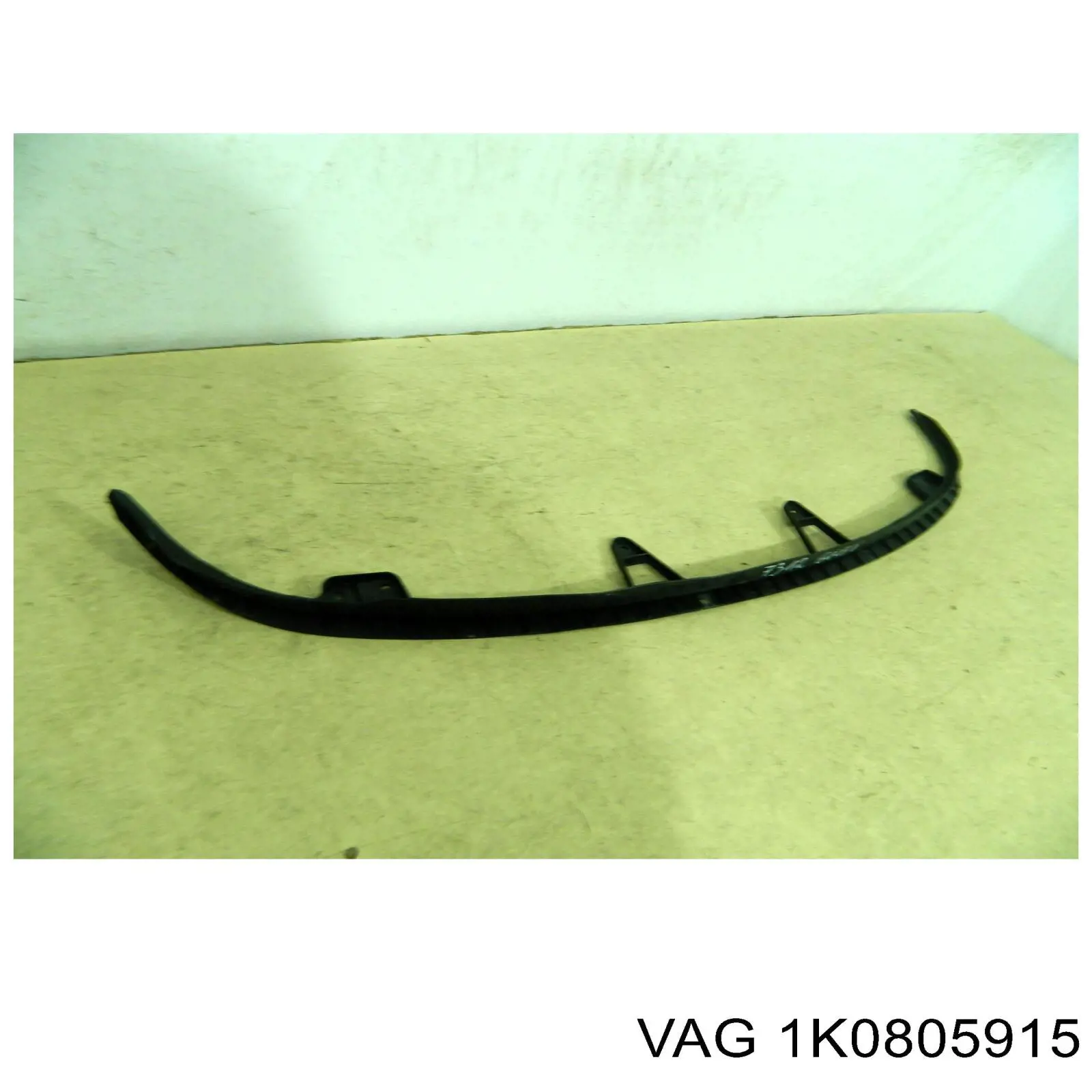 Wspornik spojlera zderzaka przedniego VAG 1K0805915B9B9 cena, od 73,54 USD