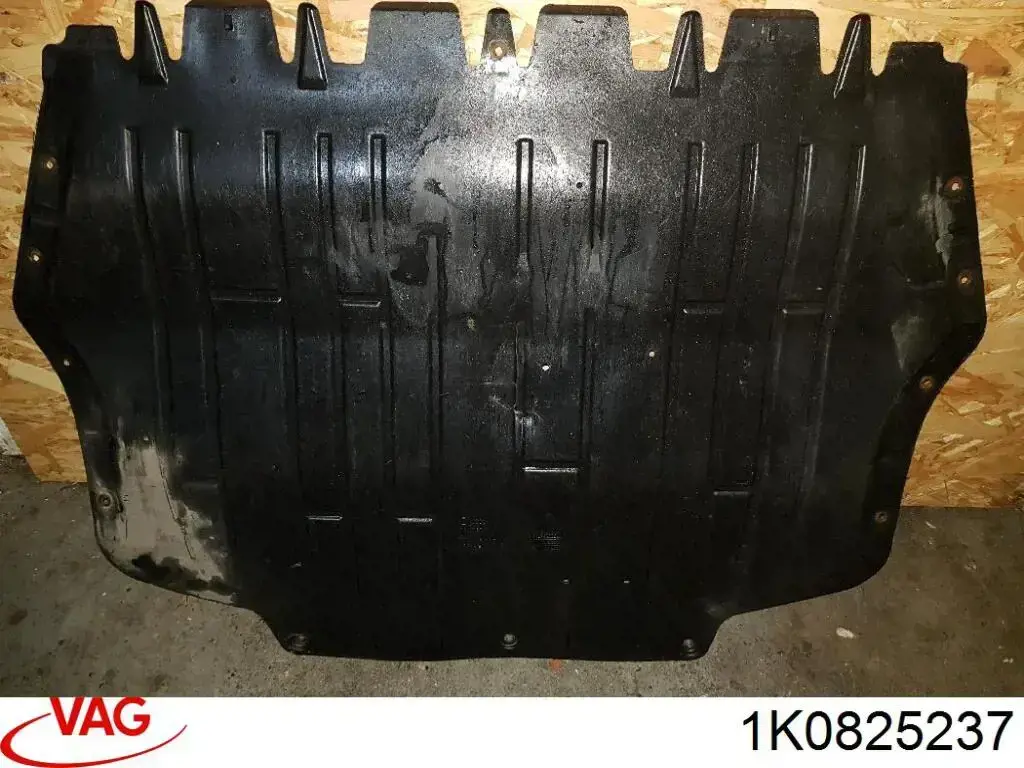 Do koszyka 1K0825237 VAG Osłona silnika przednia