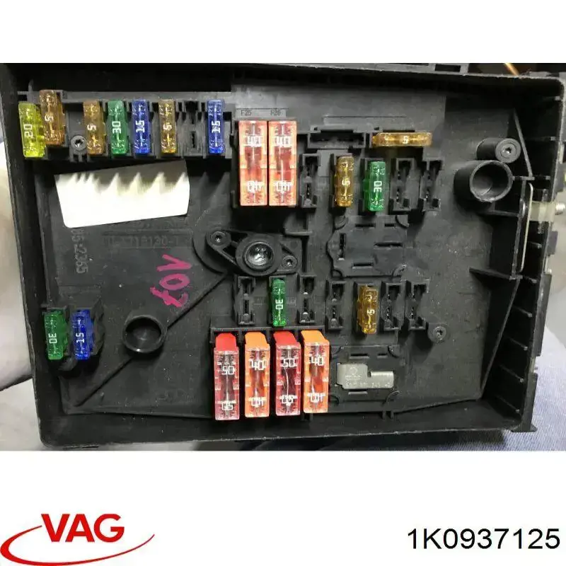 Do koszyka Skrzynka bezpieczników Audi A3  8P1