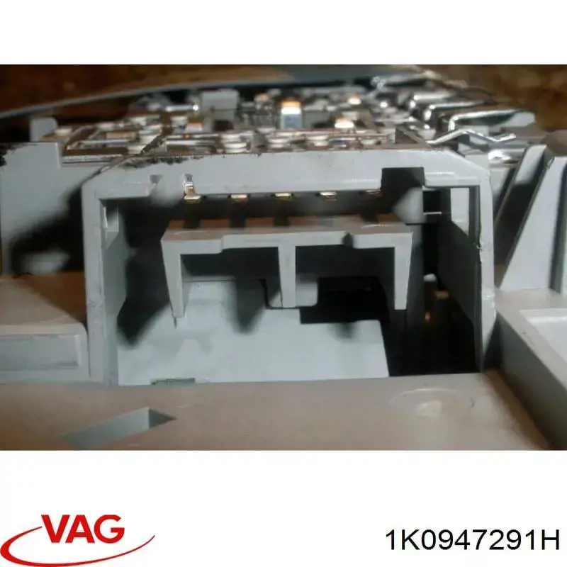 Lampka oświetlenia kabiny tylna VAG 1K0947291H cena, od 37,46 USD