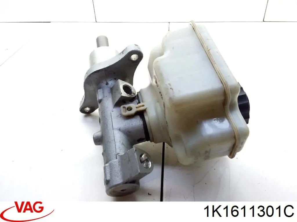 Zbiorniczek głównego cylindra hamulcowego (płynu hamulcowego) VAG 1K1611301C cena, od 34,05 USD