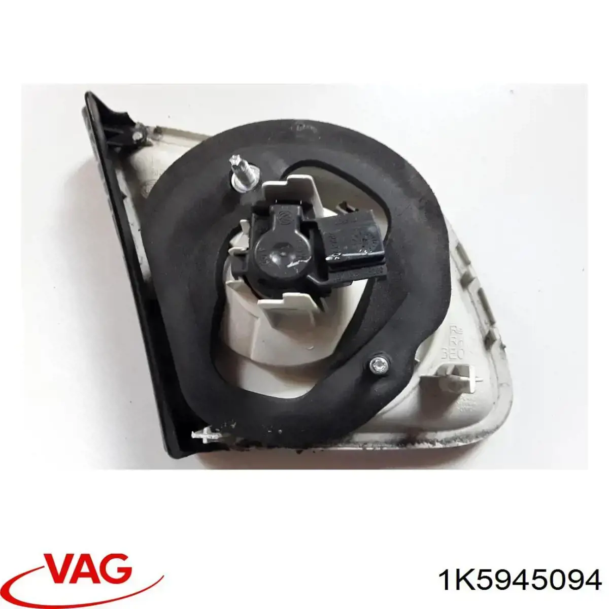 Lampa zespolona tylna prawa wewnętrzna VAG 1K5945094 cena, od 47,67 USD
