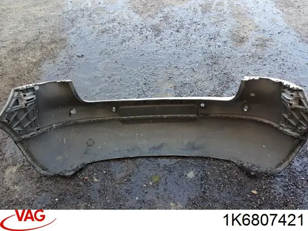 Do koszyka 1K6807421 VAG Zderzak tylny