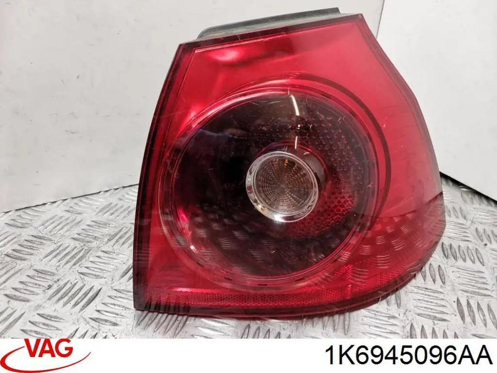 1K6945096AA VAG Lampa zespolona tylna prawa zewnętrzna
