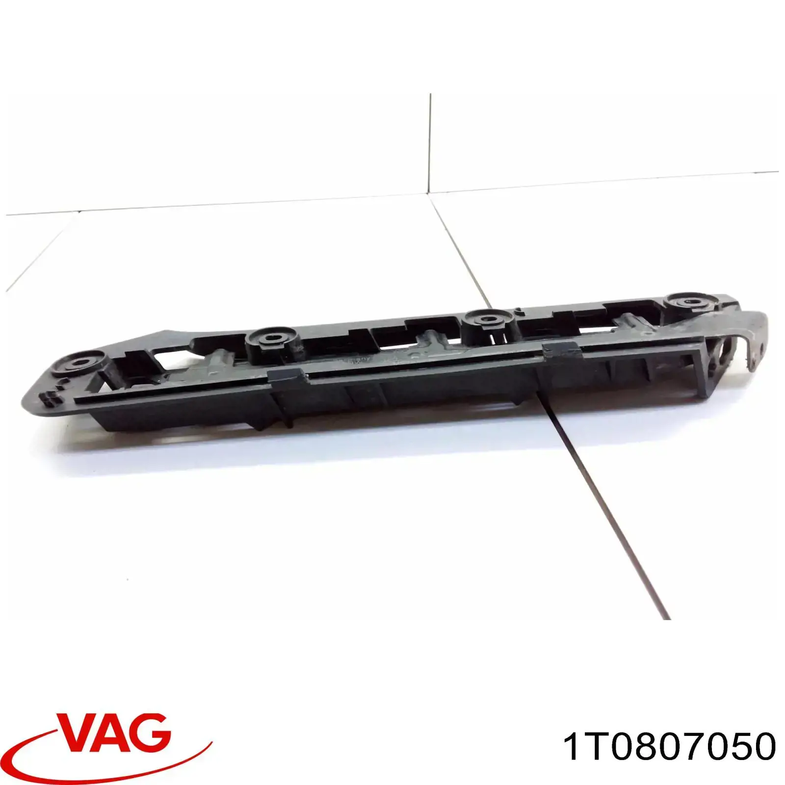 Wspornik zderzaka przedniego prawy zewnętrzny VAG 1T0807050 cena, od 16,84 USD