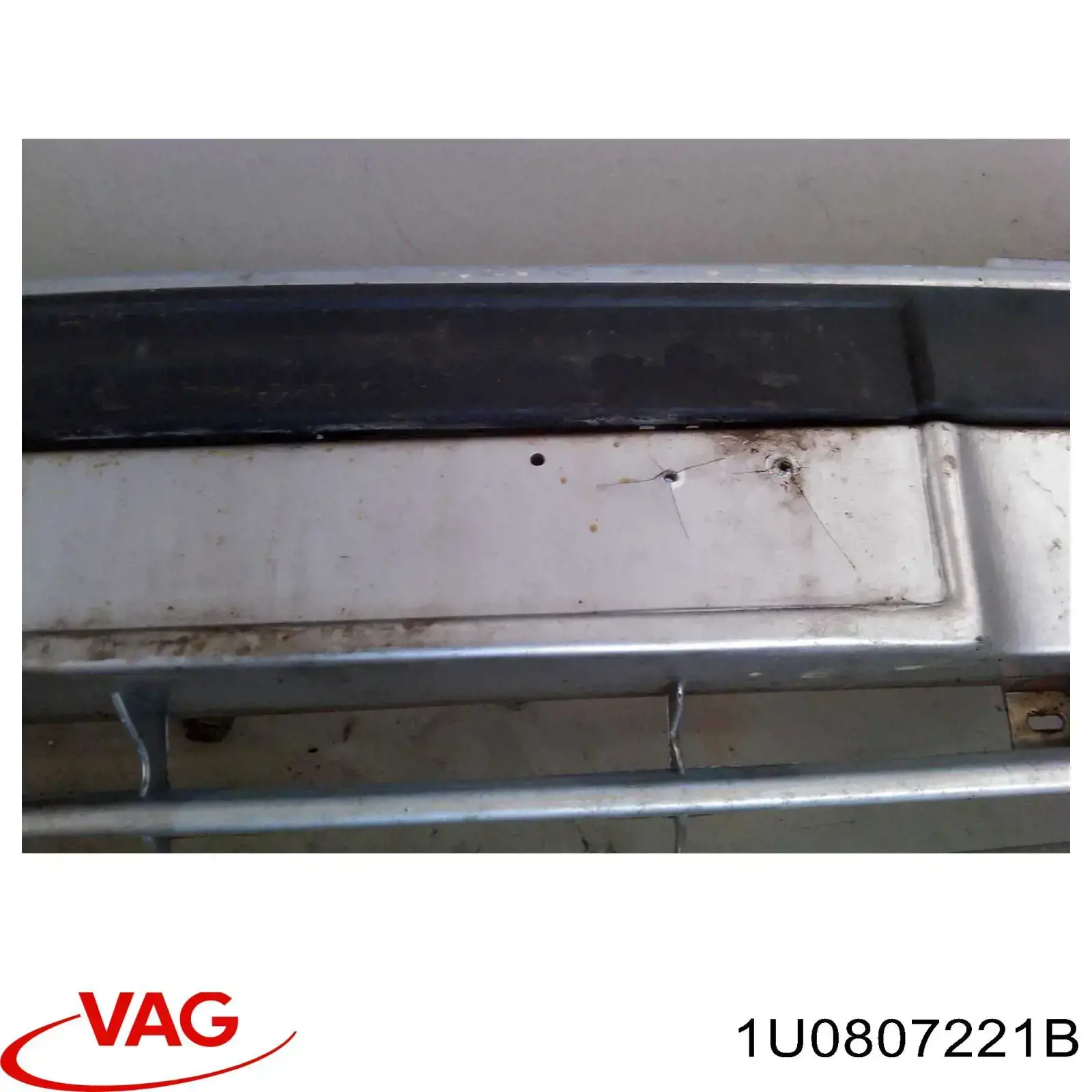 1U0807221B VAG Zderzak przedni
