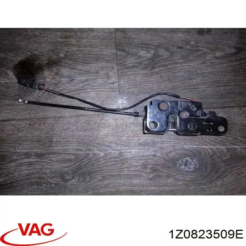 1Z0823509E VAG Zamek maski