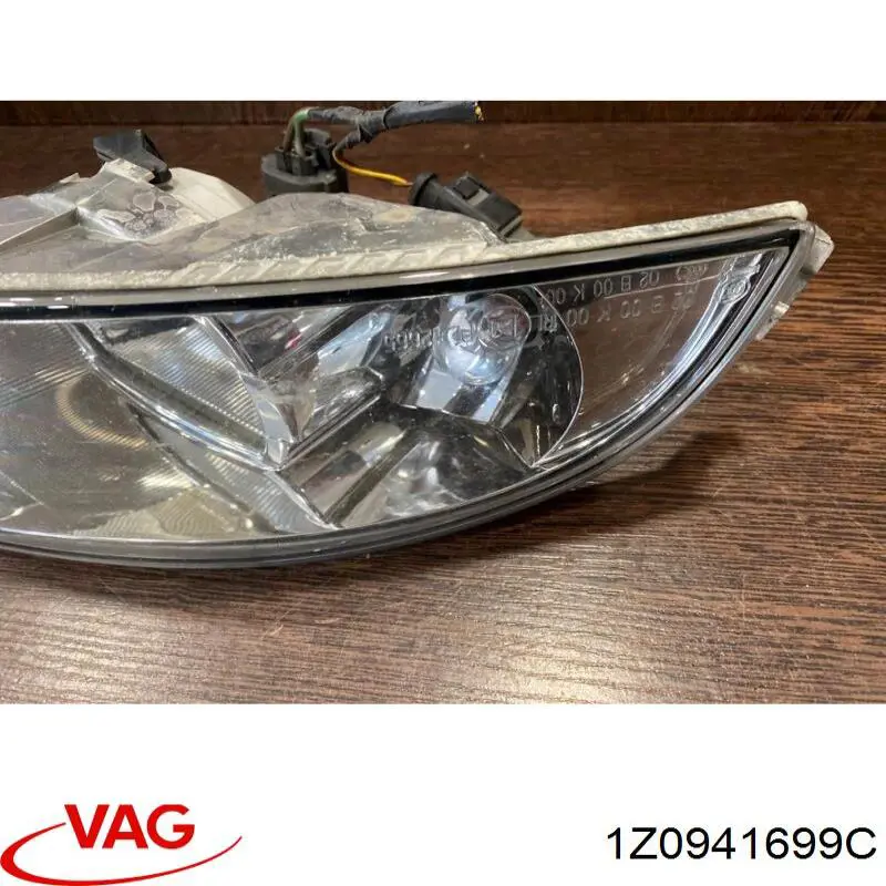 Lampa przeciwmgielna lewa VAG 1Z0941699C cena, od 71,86 USD