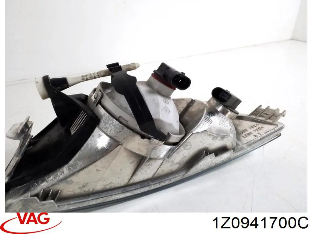 Lampa przeciwmgielna prawa VAG 1Z0941700C cena, od 51,69 USD