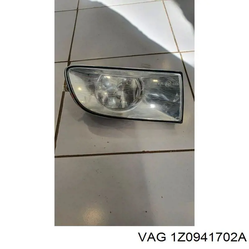 1Z0941702A VAG Lampa przeciwmgielna prawa