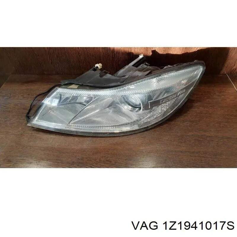Reflektor lewy VAG 1Z1941017S cena, od 178,77 USD