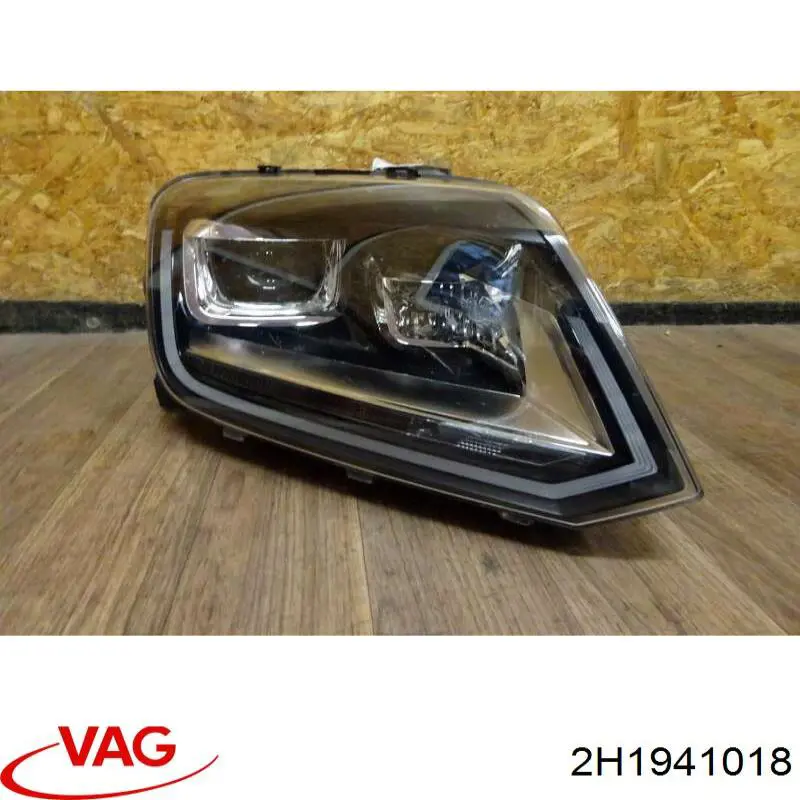 2H1941018 VAG Reflektor prawy