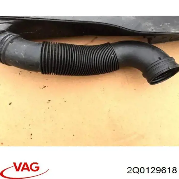 2Q0129618 VAG Króciec powietrza, wlot filtra powietrznego