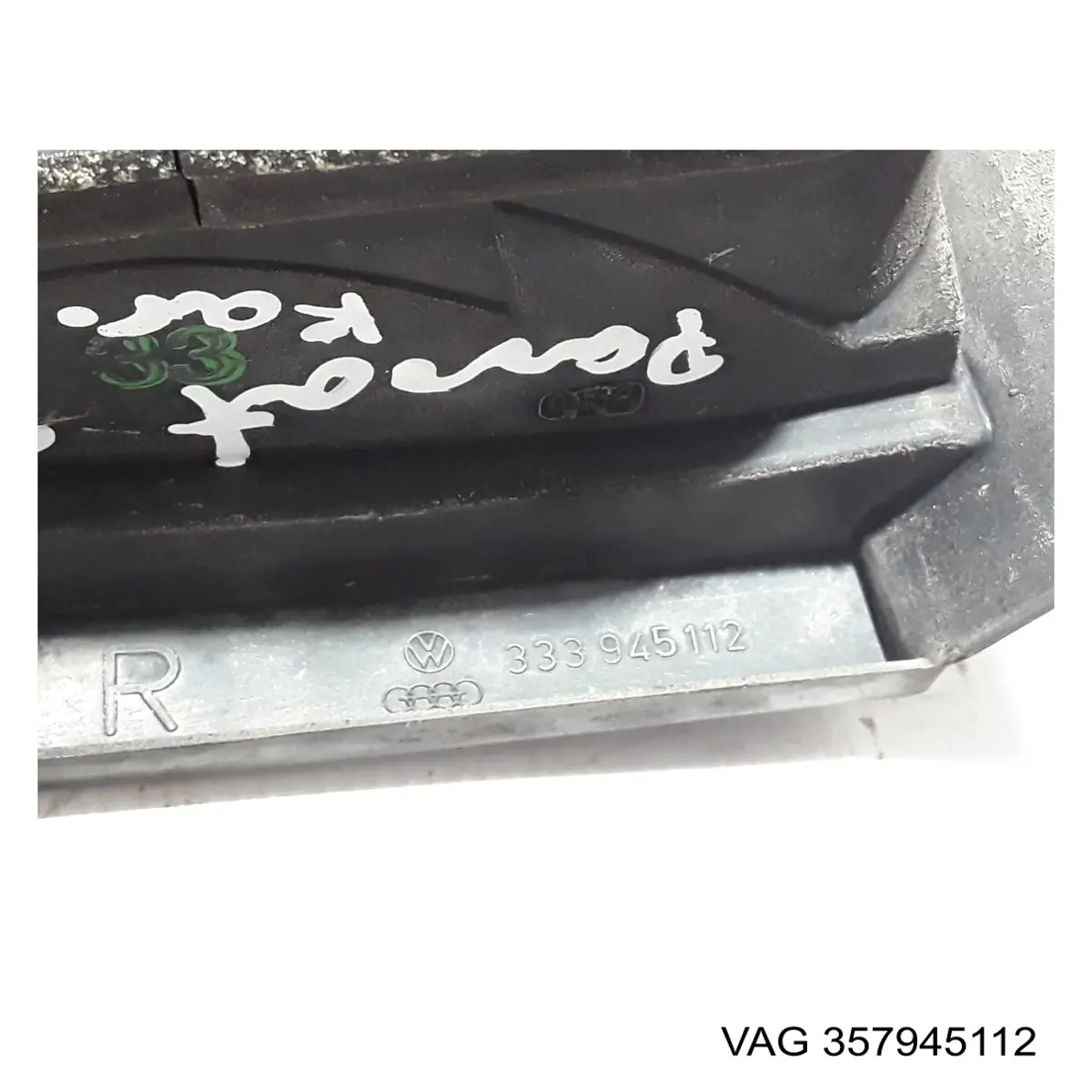 Lampa zespolona tylna prawa zewnętrzna VAG 357945112 cena, od 49,66 USD