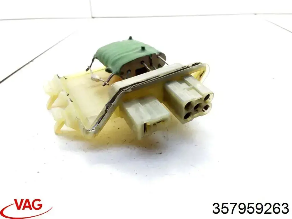 357959263 VAG Rezystor wentylatora nagrzewnicy (ogrzewacza kabiny)