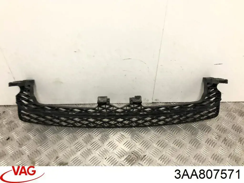 3AA807571 VAG Wspornik zderzaka przedniego środkowy