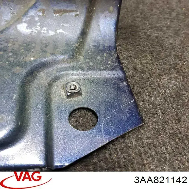 Do koszyka 3AA821142 VAG Wspornik do mocowania błotnika przedniego prawy przedni