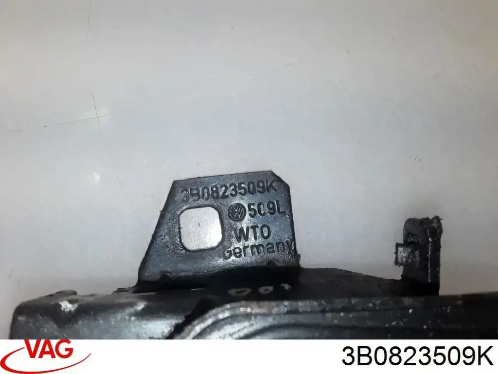 Do koszyka 3B0823509K VAG Zamek maski