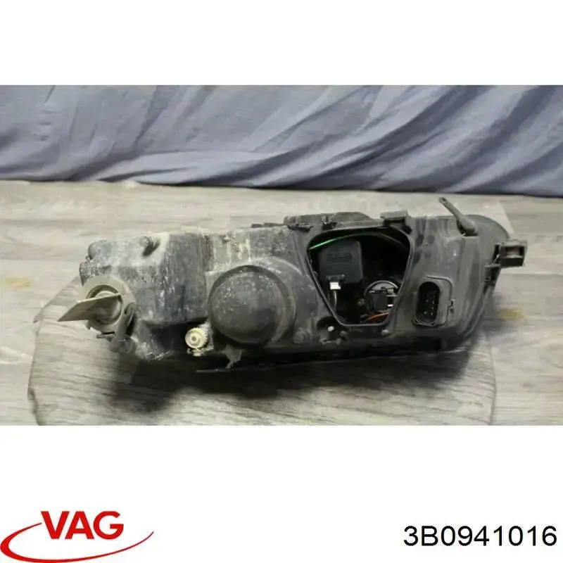 3B0941016 VAG Reflektor prawy