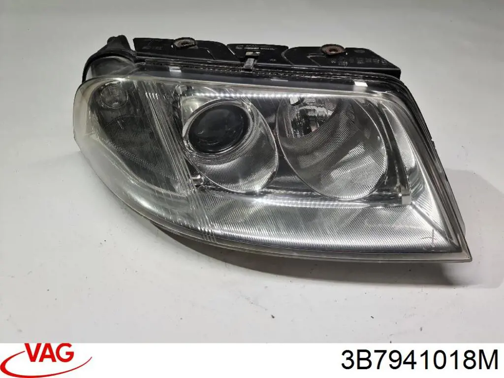 Reflektor prawy VAG 3B7941018M cena, od 157,31 USD