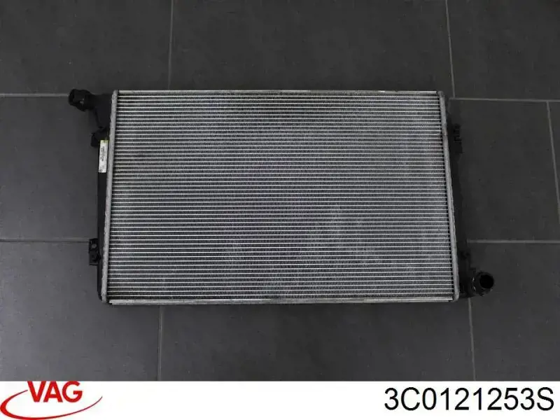 Chłodnica silnika VAG 3C0121253S cena, od 109,15 USD