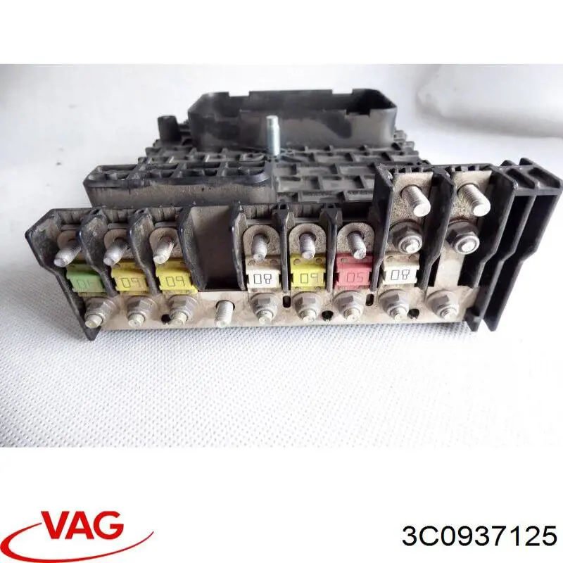 Skrzynka bezpieczników do Volkswagen Passat B6 3C2