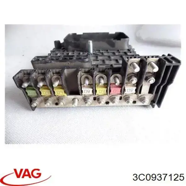 Do koszyka Skrzynka bezpieczników Volkswagen Passat B6 3C2