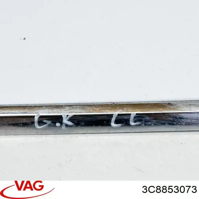 Listwa ochronna drzwi tylnych lewych VAG 3C8853073 cena, od 139,96 USD